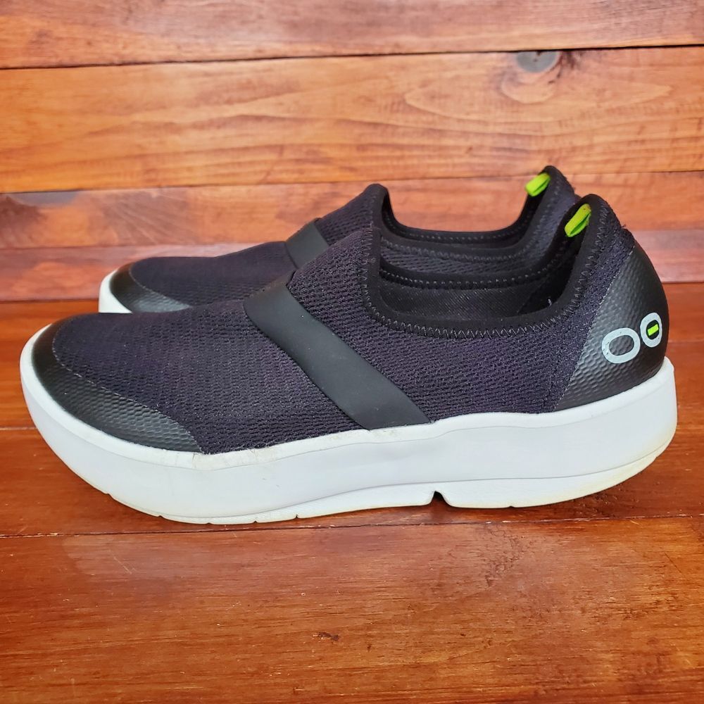 OOFOS Oomg Eezee Slip On Shoes Women Sz 8 Black Recovery Comfort Sneakers
